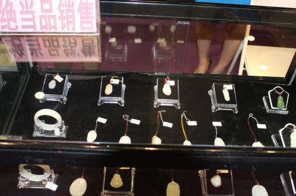 成都到典當行購買二手奢侈品已成潮流