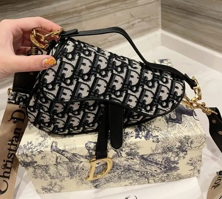 包包回收，成都典當(dāng)行，馬鞍包回收