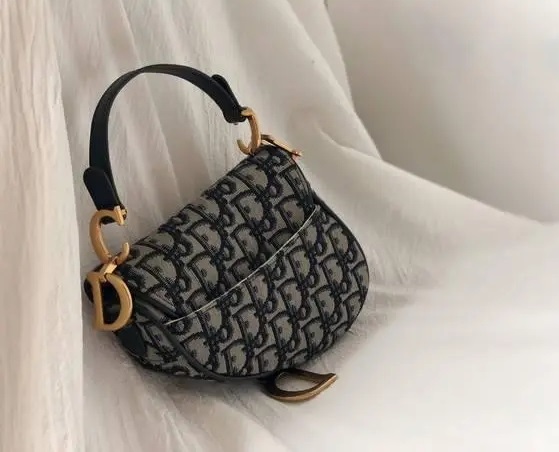 包包回收，成都典當(dāng)行，馬鞍包回收