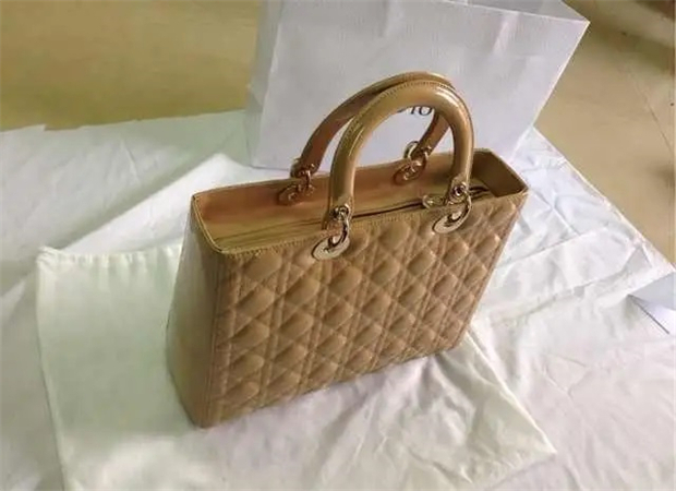 迪奧包包回收，成都包包回收